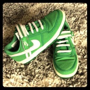 Size 4 Low Top Nike Dunks